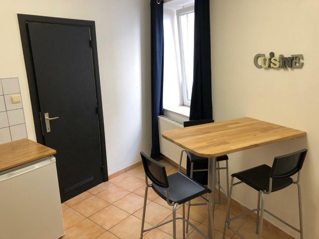 Le Studio De Спа Екстериор снимка